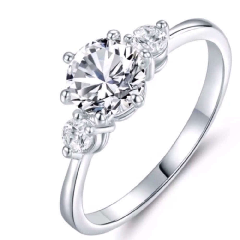 ✴️Last 1!✴️18K White Gold Swarovski Crystal Ring! - Picture 6 of 8